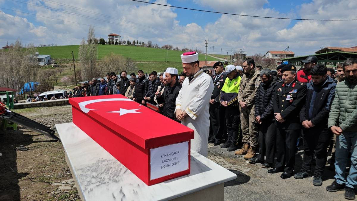 HAYATINI KAYBEDEN KURSİYER JANDARMA TOPRAĞA VERİLDİ