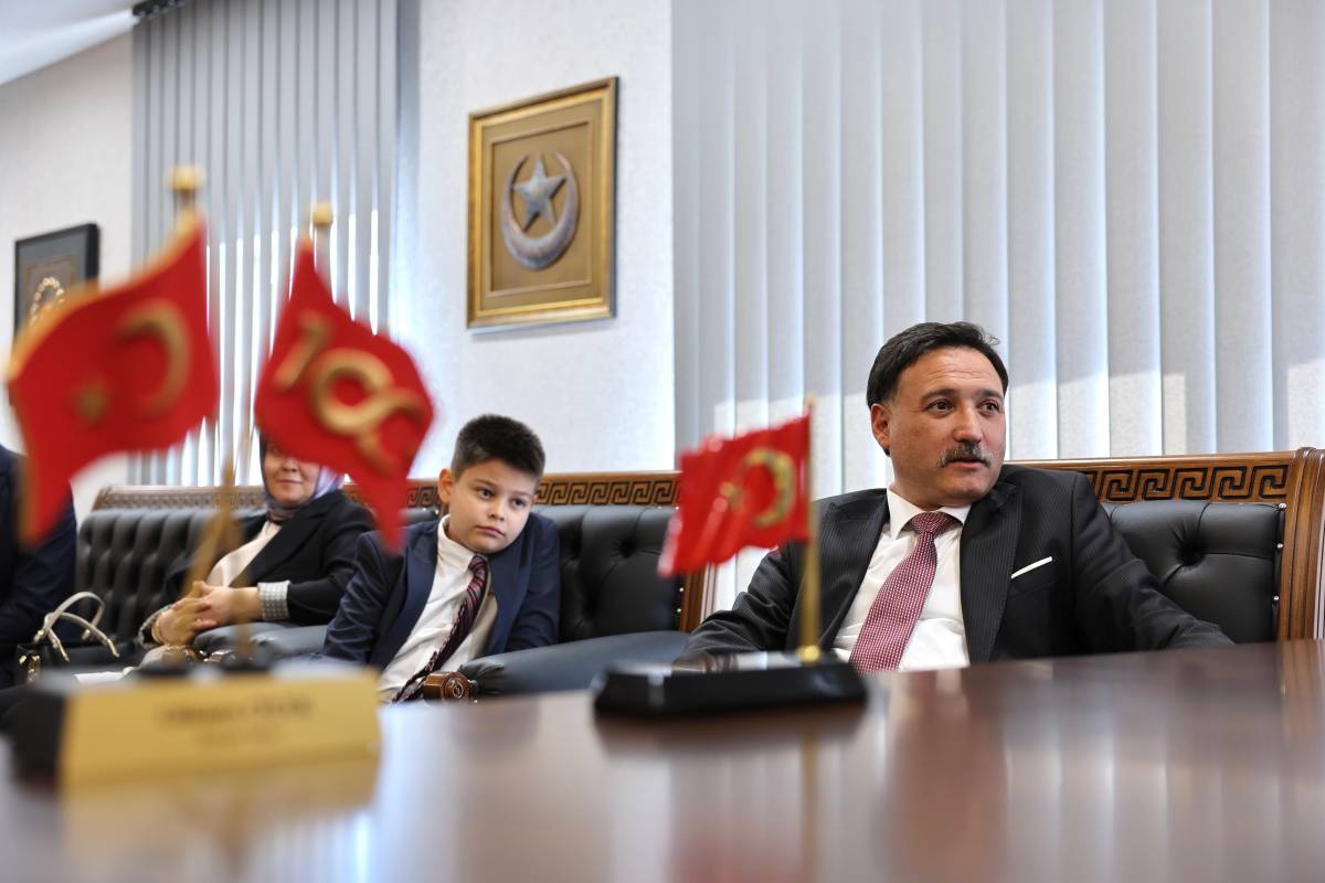 ÇİÇEK’İN MAKAMI 23 NİSAN’DA ÇOCUKLARA EMANET