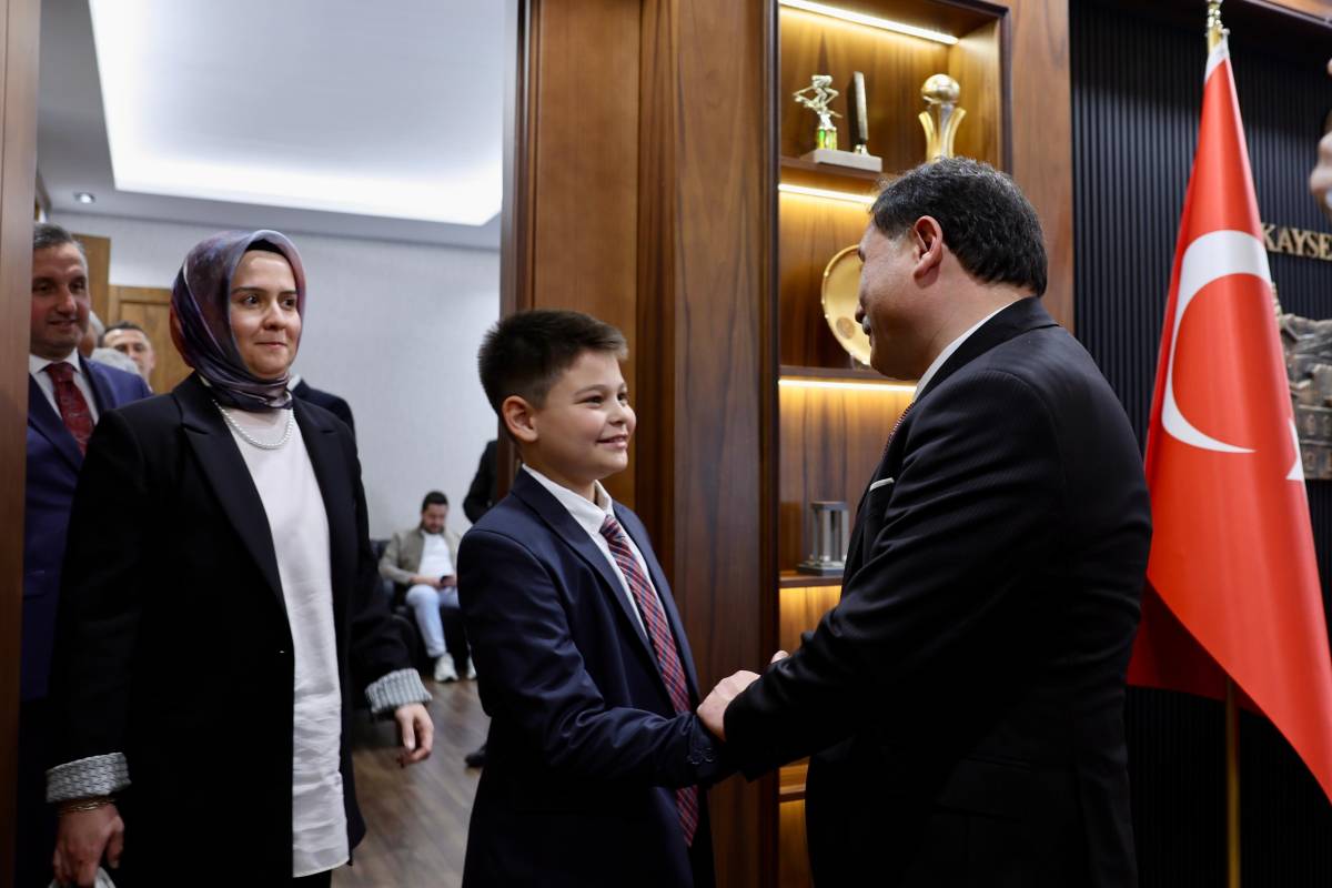 ÇİÇEK’İN MAKAMI 23 NİSAN’DA ÇOCUKLARA EMANET