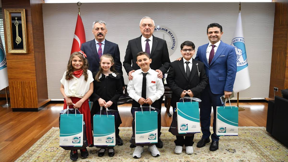 BAŞKANLIK KOLTUĞUNA MİNİK ZEYNEP OTURDU