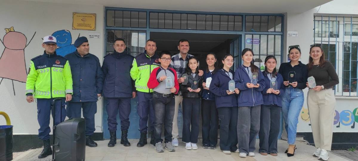 KAYSERİ’DE TERTEMİZ YARINLAR’IN ŞAMPİYONU TOMARZA ATATÜRK ORTAOKULU OLDU