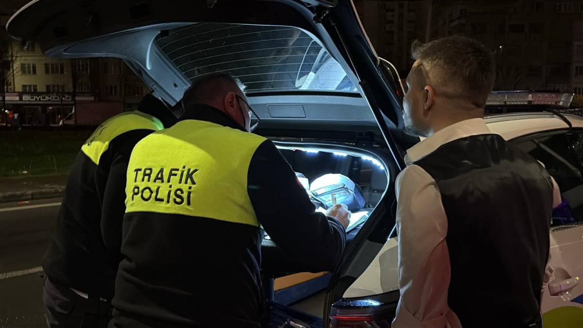 ALKOLLÜ SÜRÜCÜ EKİPLERE ÖNCE ‘TEŞEKKÜR’ ETTİ, SONRA ZORLUK ÇIKARDI