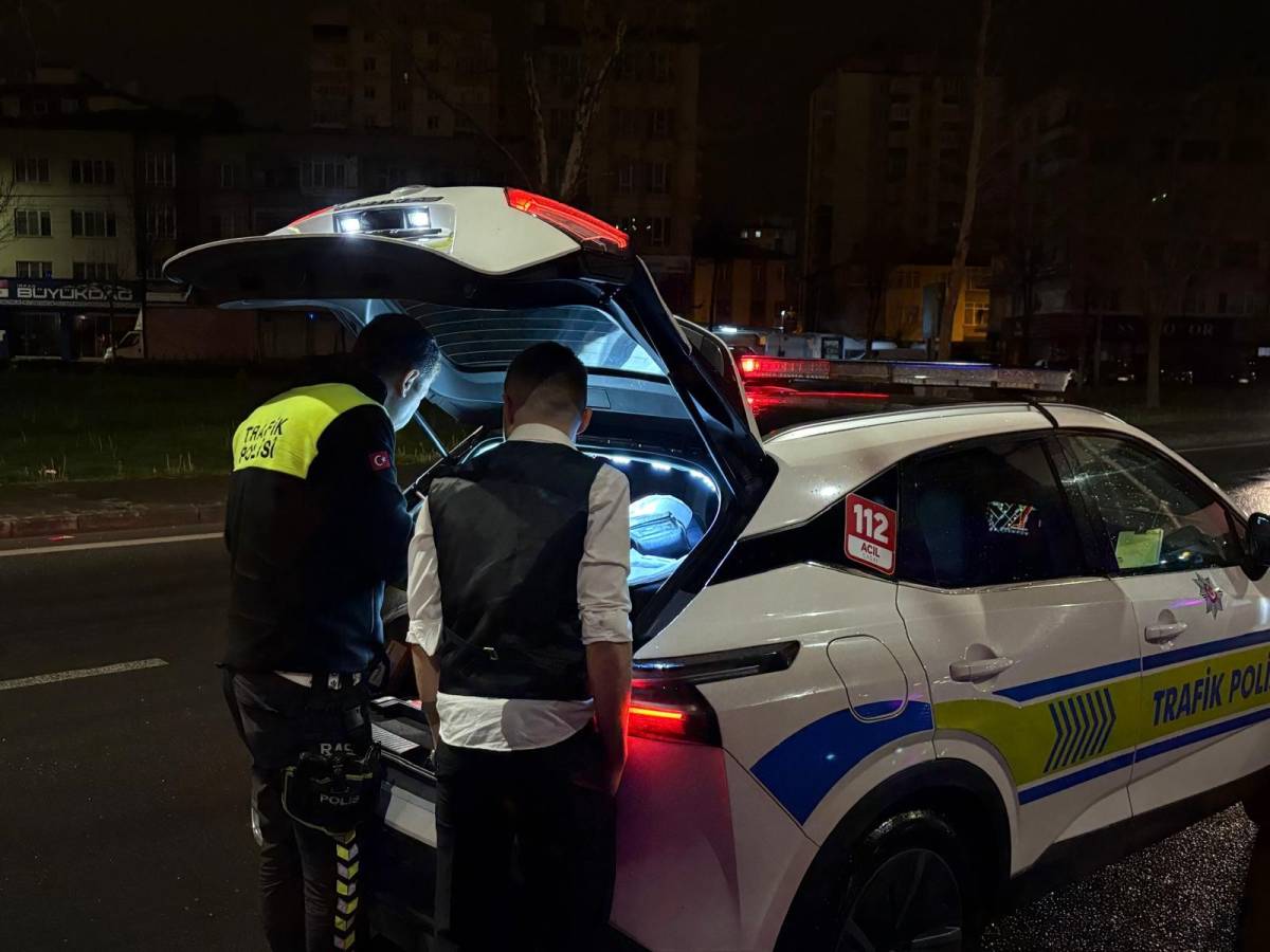 ALKOLLÜ SÜRÜCÜ EKİPLERE ÖNCE ‘TEŞEKKÜR’ ETTİ, SONRA ZORLUK ÇIKARDI