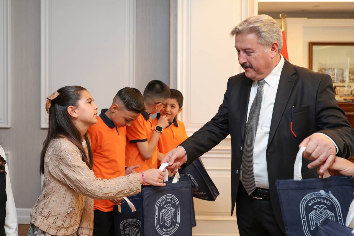 PALANCIOĞLU, KOLTUĞUNU KÜÇÜK TOPRAK'A BIRAKTI