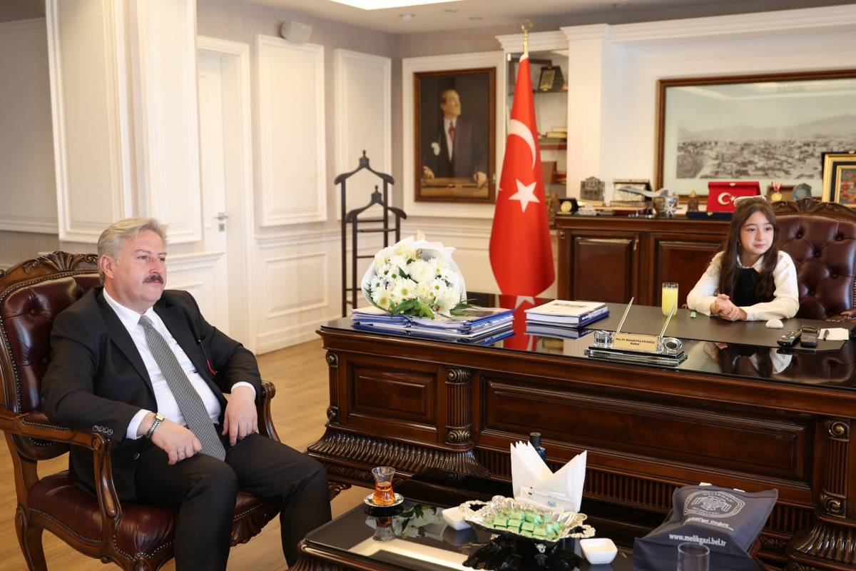 PALANCIOĞLU, KOLTUĞUNU KÜÇÜK TOPRAK'A BIRAKTI