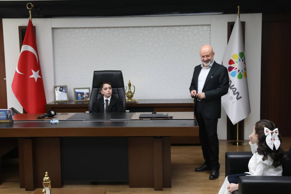 ÇOLAKBAYRAKDAR, KOLTUĞU ÇOCUKLARA DEVRETTİ