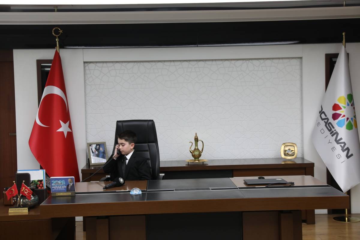 ÇOLAKBAYRAKDAR, KOLTUĞU ÇOCUKLARA DEVRETTİ