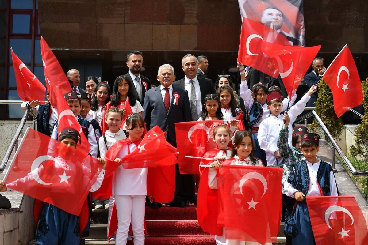 BÜYÜKKILIÇ, ÇOCUKLARIN BAYRAM SEVİNCİNE ORTAK OLDU