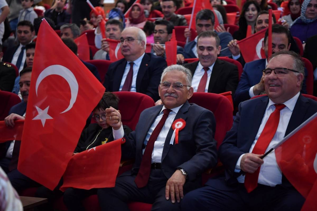 BÜYÜKKILIÇ, ÇOCUKLARIN BAYRAM SEVİNCİNE ORTAK OLDU