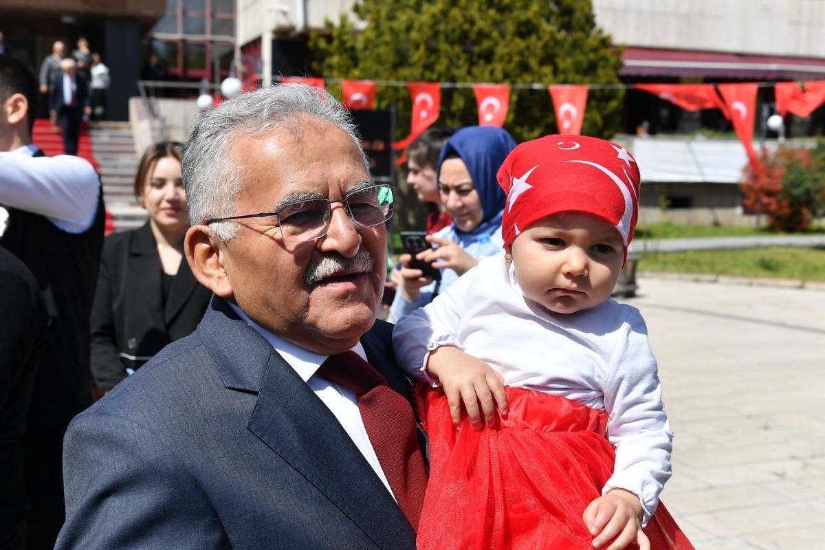 BÜYÜKKILIÇ, ÇOCUKLARIN BAYRAM SEVİNCİNE ORTAK OLDU