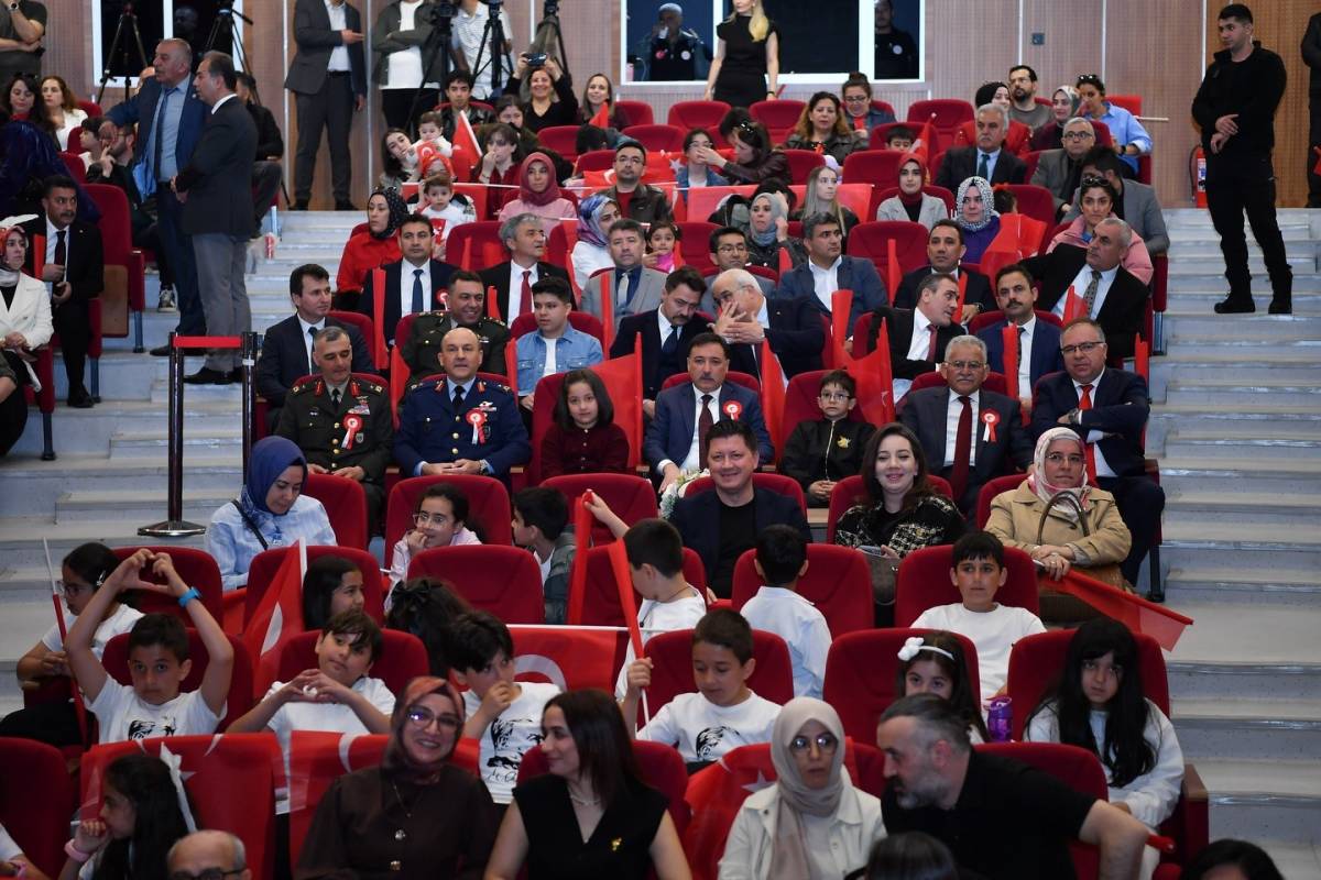 BÜYÜKKILIÇ, ÇOCUKLARIN BAYRAM SEVİNCİNE ORTAK OLDU