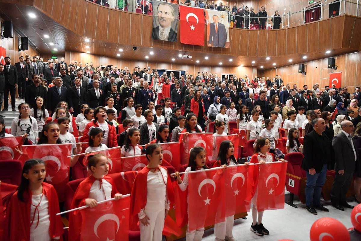 KAYSERİ'DE 23 NİSAN COŞKUYLA KUTLANDI