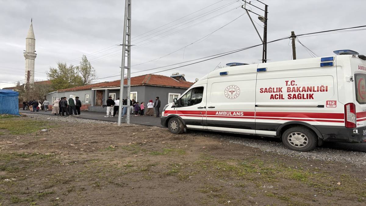 AKRABALAR ARASINDA KAVGA: 3 YARALI