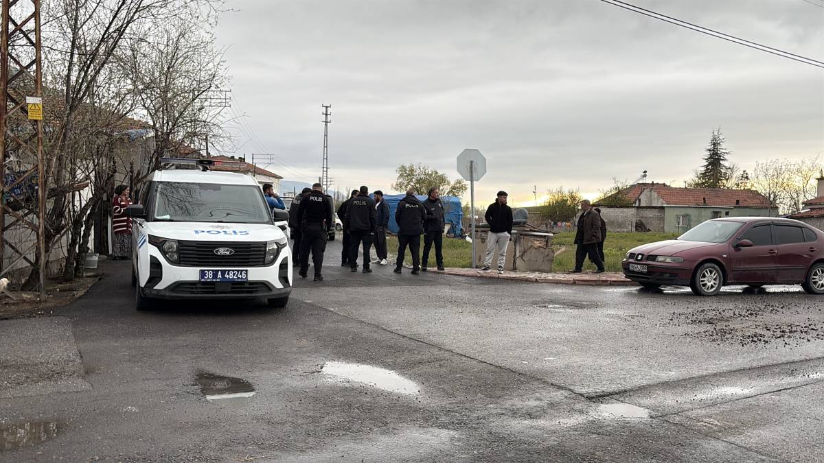 AKRABALAR ARASINDA KAVGA: 3 YARALI