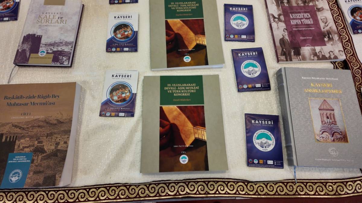 BÜYÜKŞEHİR'İN KÜLTÜR STANDI 8. KAYSERİ KİTAP FUARI'NA RENK KATIYOR