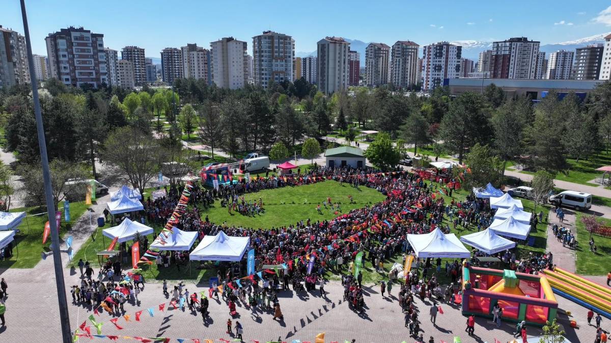 KOCASİNAN’DA ÇOCUK ŞENLİĞİ