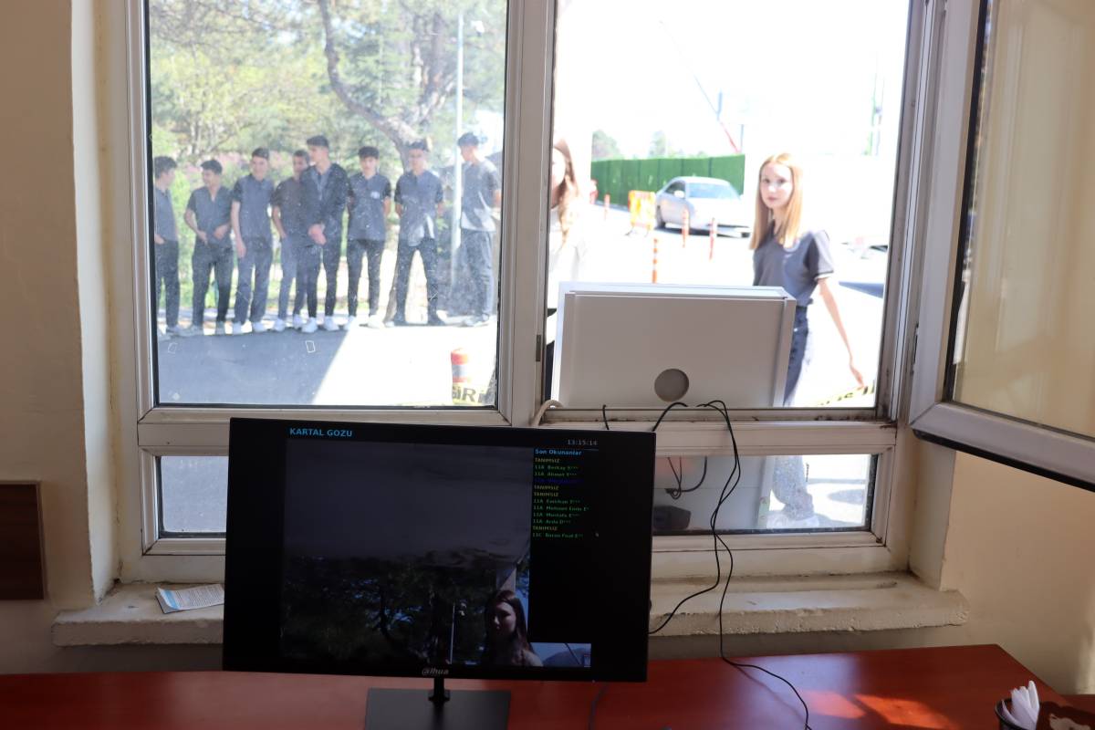 ÖĞRETMENLER YAPAY ZEKA İLE OKUL GÜVENLİĞİNİ ARTIRDI