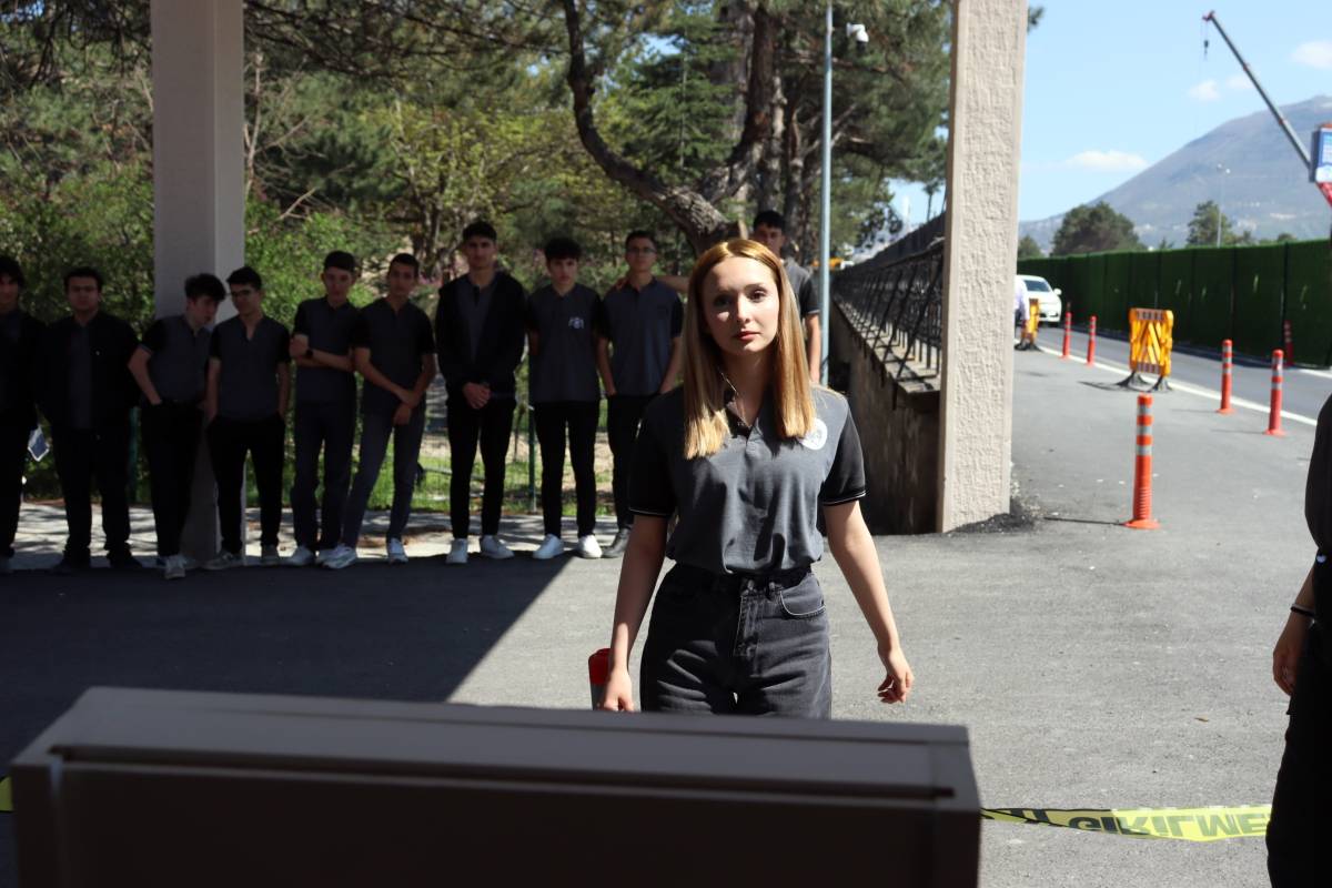 ÖĞRETMENLER YAPAY ZEKA İLE OKUL GÜVENLİĞİNİ ARTIRDI