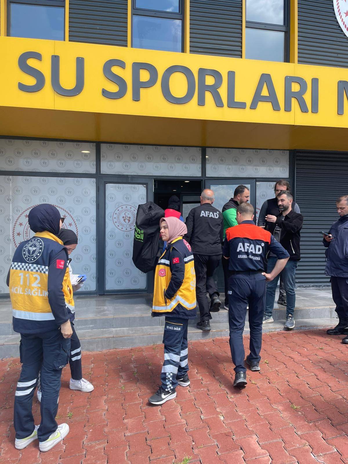 BARAJDA SÖRFLERİ ALABORA OLAN 2 KİŞİ KURTARILDI