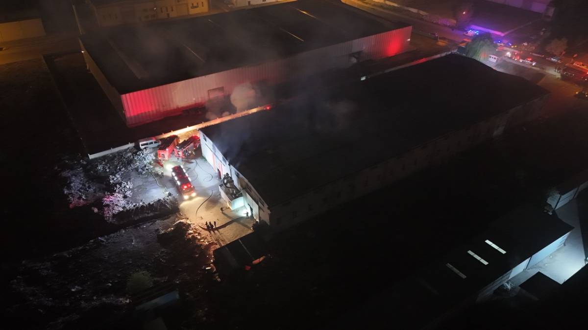 SÜNGER FABRİKASINDA YANGIN