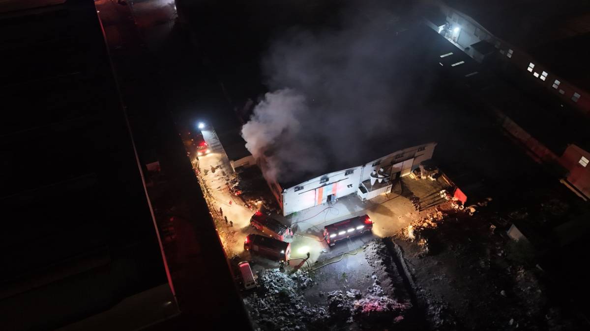 SÜNGER FABRİKASINDA YANGIN