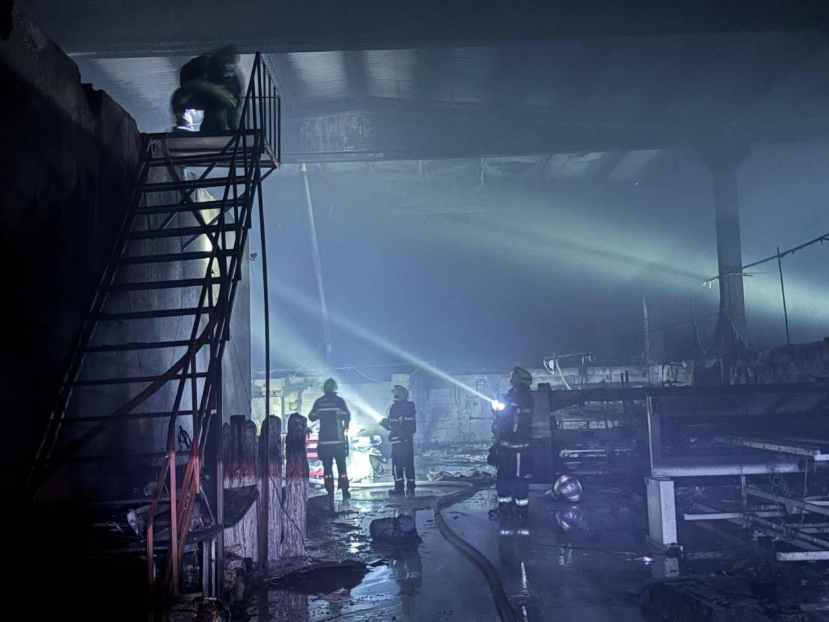 SÜNGER FABRİKASINDA YANGIN