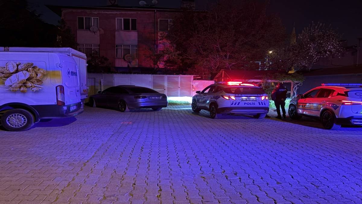 OTOMOBİLİ BIRAKIP KAÇTI