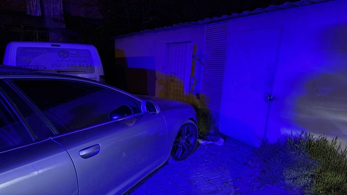 OTOMOBİLİ BIRAKIP KAÇTI