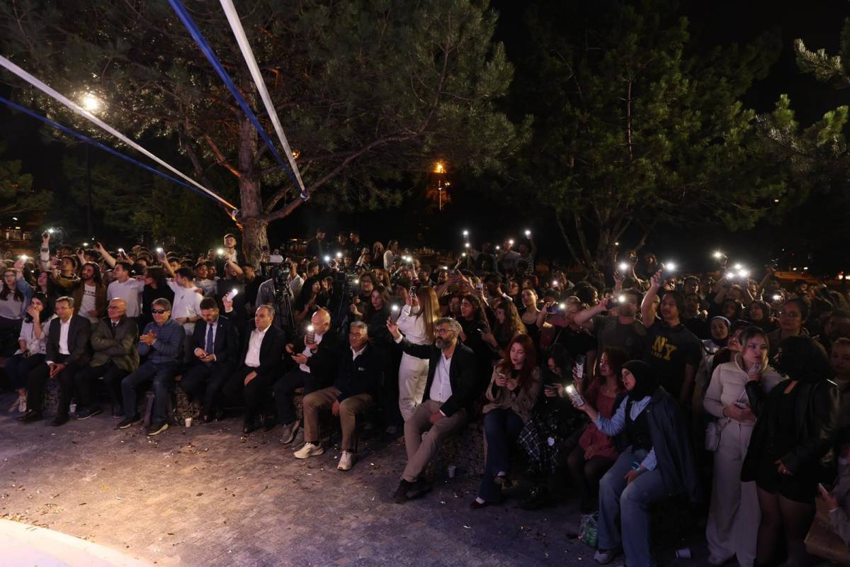 ERÜ SAHNE MUHTEŞEM KONSERLE AÇILDI