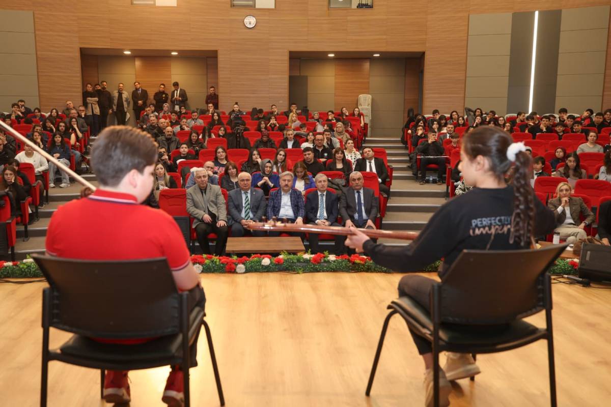 'SEN YAPARSIN MELİKGAZİ'DE BAŞARILI OLAN KÜÇÜK MÜZİSYENLER ÖDÜLLERİNİ ALDI