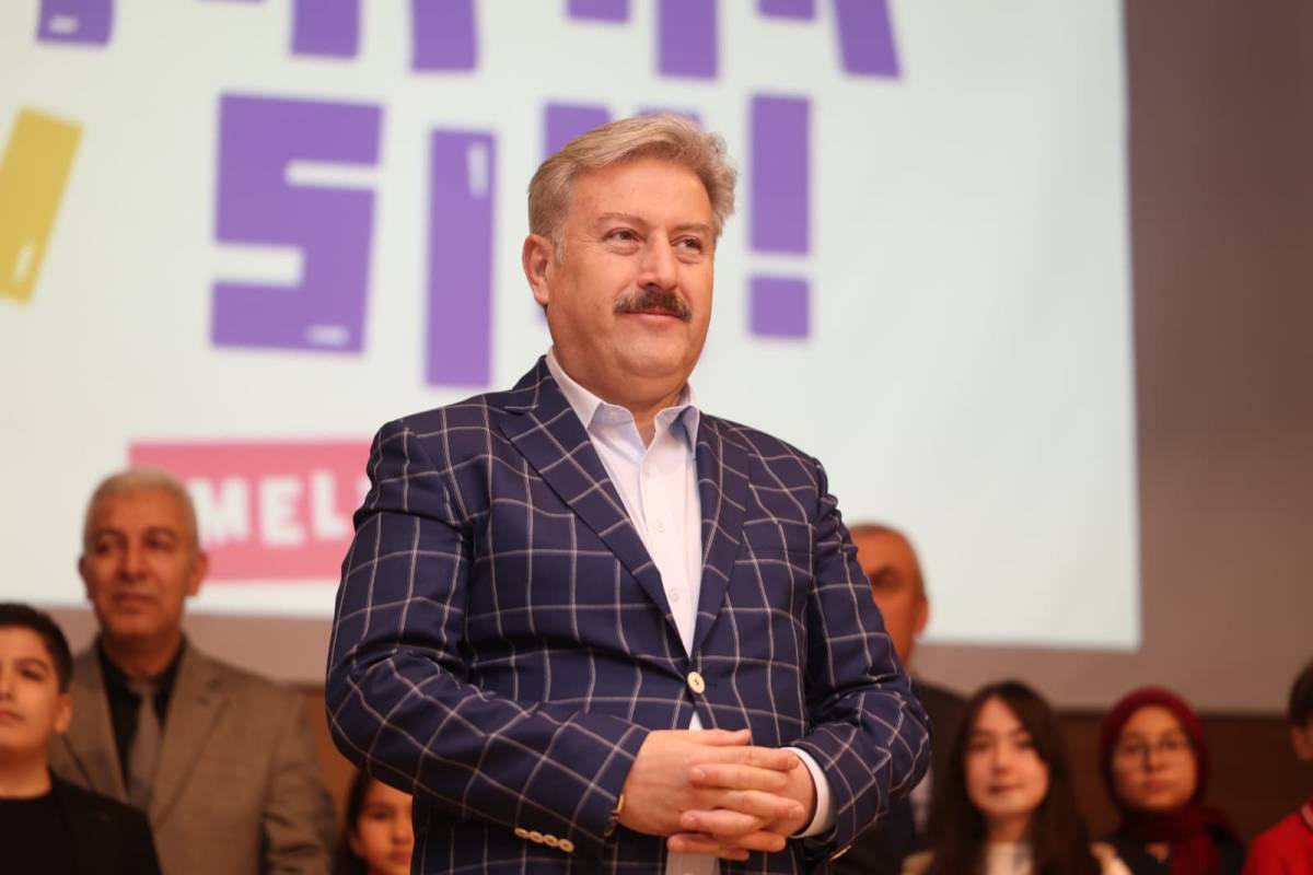 'SEN YAPARSIN MELİKGAZİ'DE BAŞARILI OLAN KÜÇÜK MÜZİSYENLER ÖDÜLLERİNİ ALDI