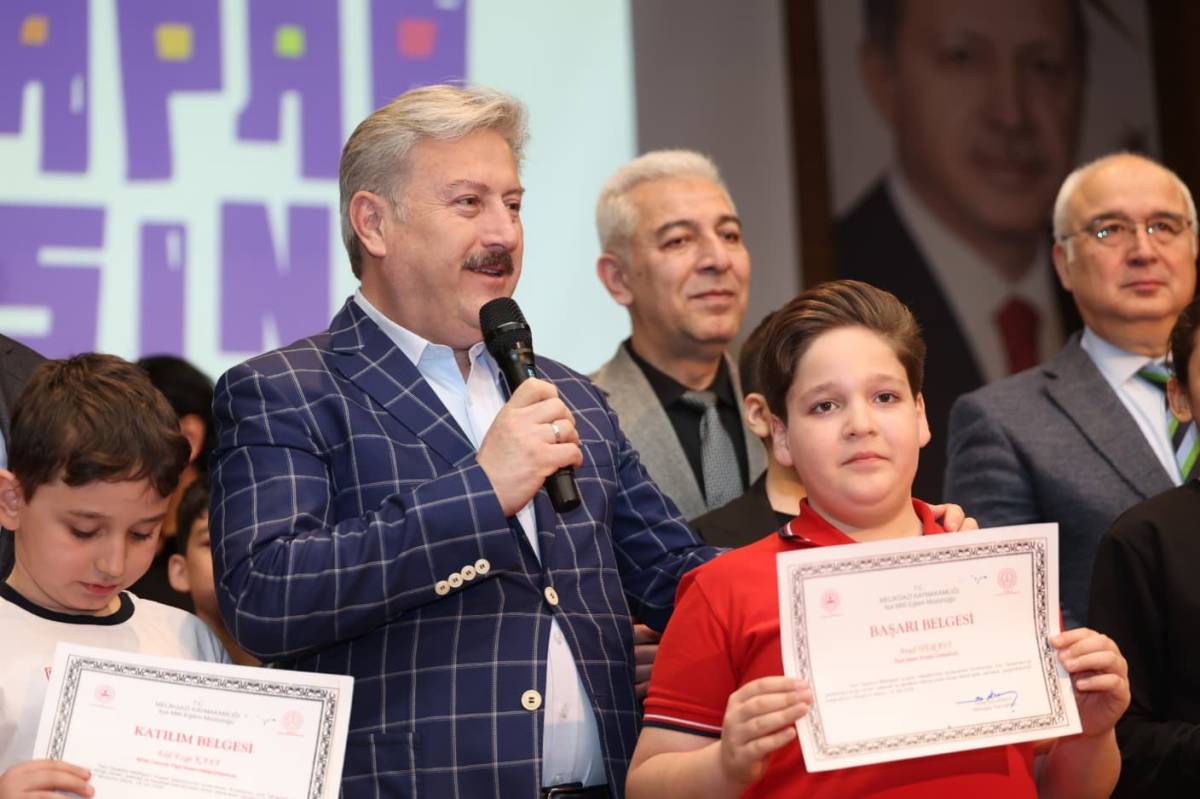 'SEN YAPARSIN MELİKGAZİ'DE BAŞARILI OLAN KÜÇÜK MÜZİSYENLER ÖDÜLLERİNİ ALDI