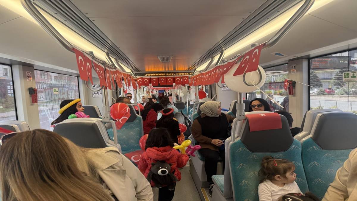 BÜYÜKŞEHİR İLE 23 NİSAN HEYECANI “ÇOCUK TRENİ” İLE RAYLARA TAŞINDI