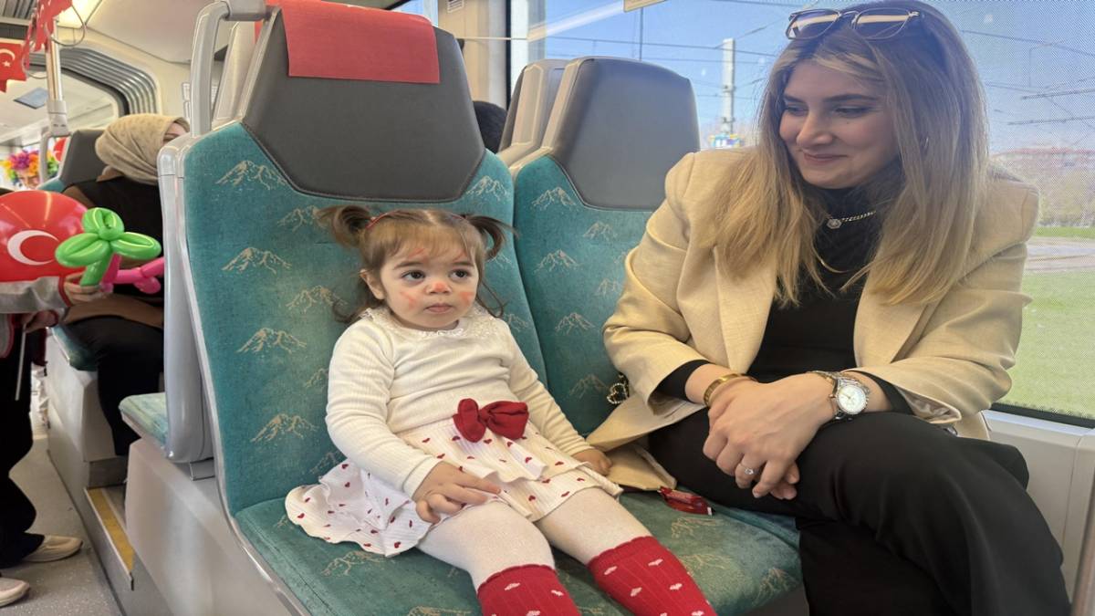 BÜYÜKŞEHİR İLE 23 NİSAN HEYECANI “ÇOCUK TRENİ” İLE RAYLARA TAŞINDI