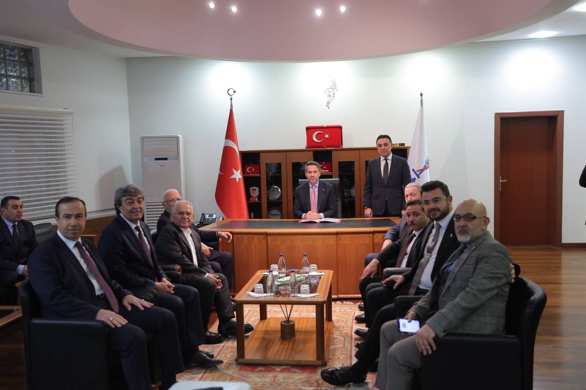 BAKAN BAYRAKTAR’DAN KCETAŞ VURGUSU: “ENERJİDE TÜRKİYE’YE ÖRNEK”