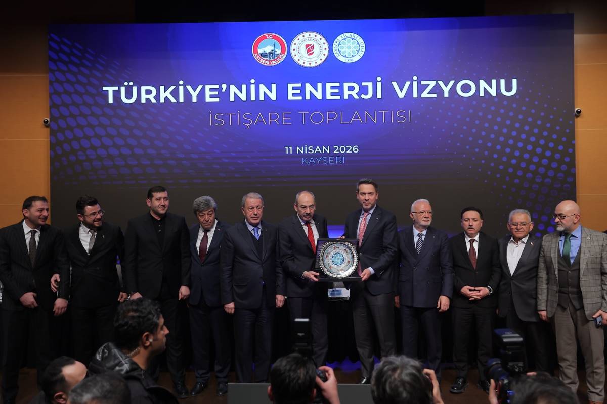 BAKAN BAYRAKTAR’DAN KCETAŞ VURGUSU: “ENERJİDE TÜRKİYE’YE ÖRNEK”