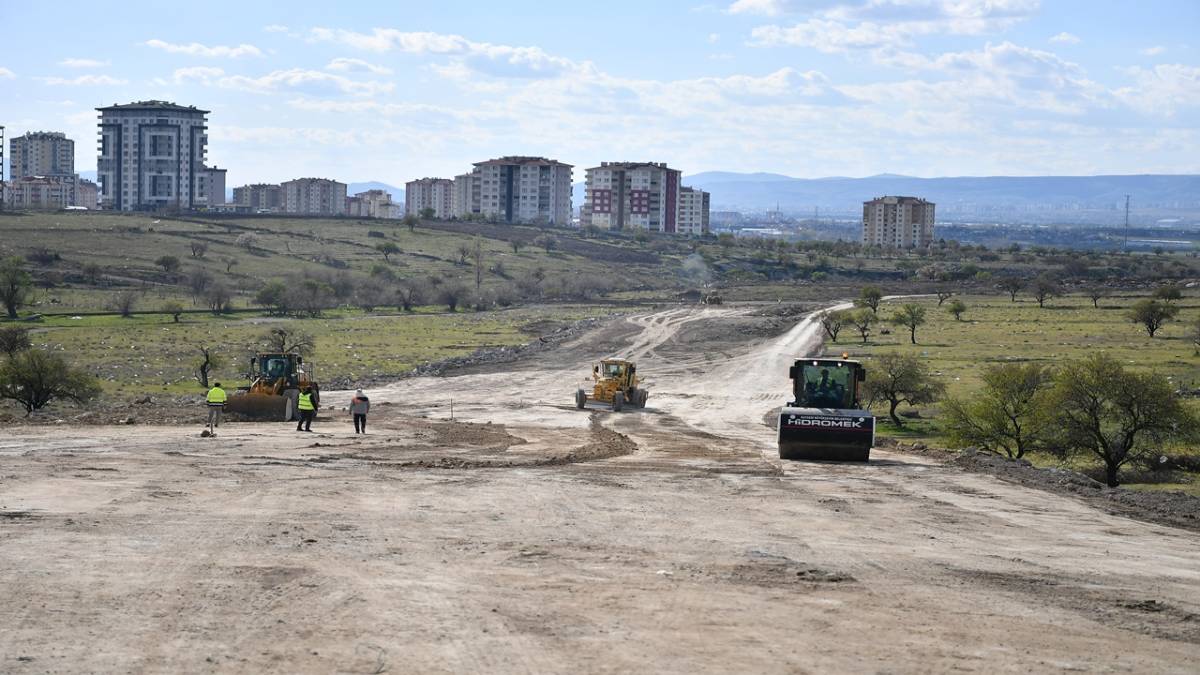 “HİZMET YAPILAŞMANIN ÖNÜNDE GİDİYOR”