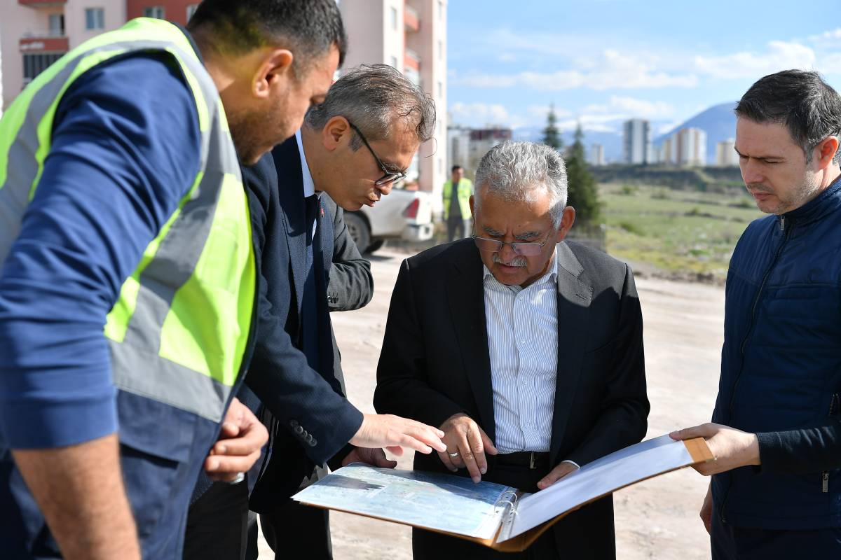 “HİZMET YAPILAŞMANIN ÖNÜNDE GİDİYOR”