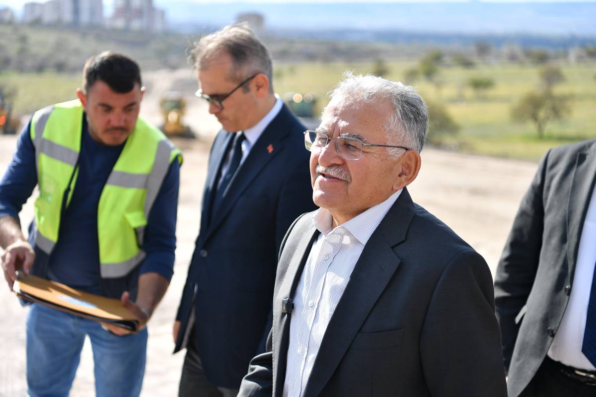 “HİZMET YAPILAŞMANIN ÖNÜNDE GİDİYOR”