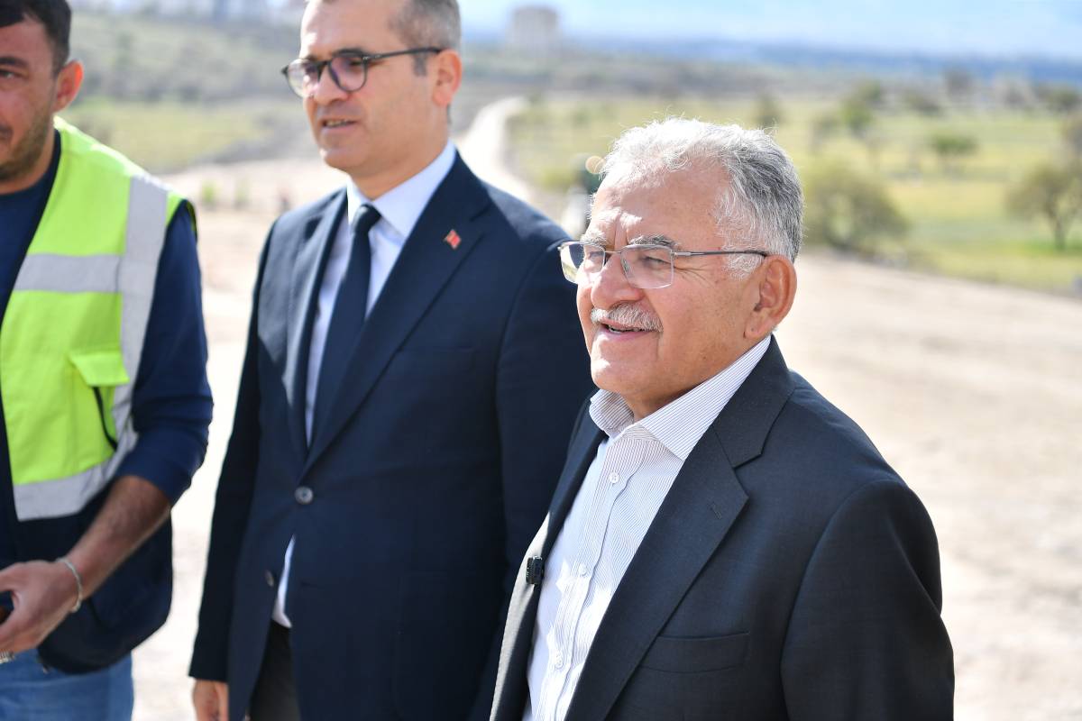 “HİZMET YAPILAŞMANIN ÖNÜNDE GİDİYOR”