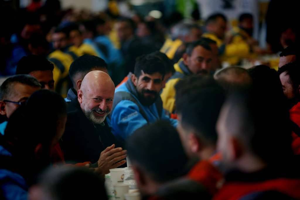 “BELEDİYEDE HER BİR ÇALIŞANIN SENDİKASI ‘AHMET ÇOLAKBAYRAKDAR’DIR”