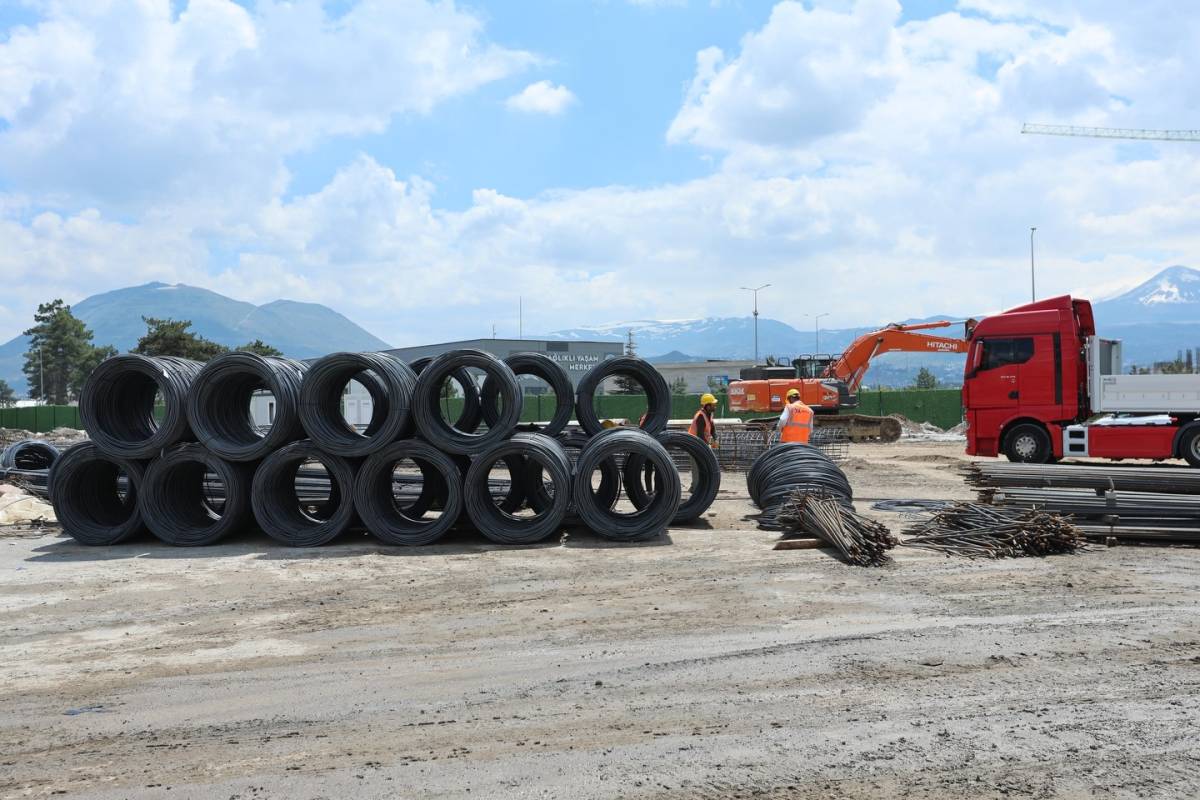 BÜYÜKKILIÇ, DEV ULAŞIM PROJESİNİ SAHADA ANLATTI