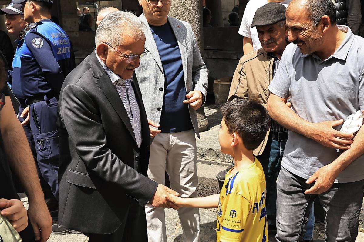 BÜYÜKKILIÇ’TAN ÇARŞI ZİYARETİ: ESNAF VE VATANDAŞLA SAMİMİ BULUŞMA