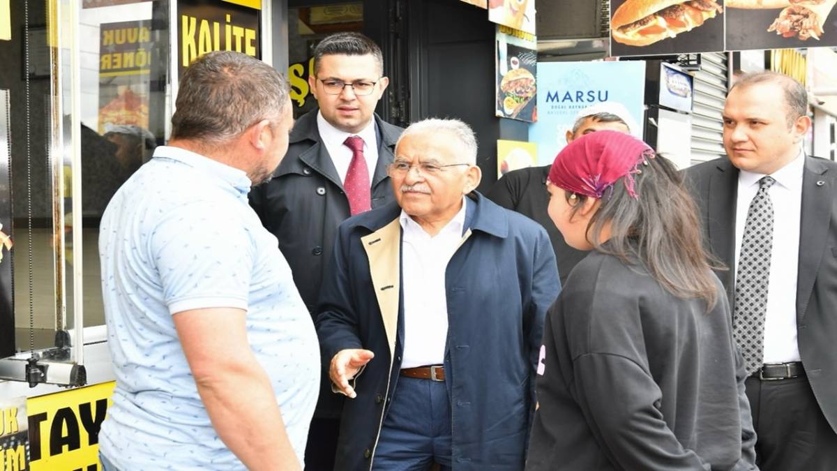 BÜYÜKKILIÇ’TAN TRAMVAYDA SICAK VE SAMİMİ YOLCULUK