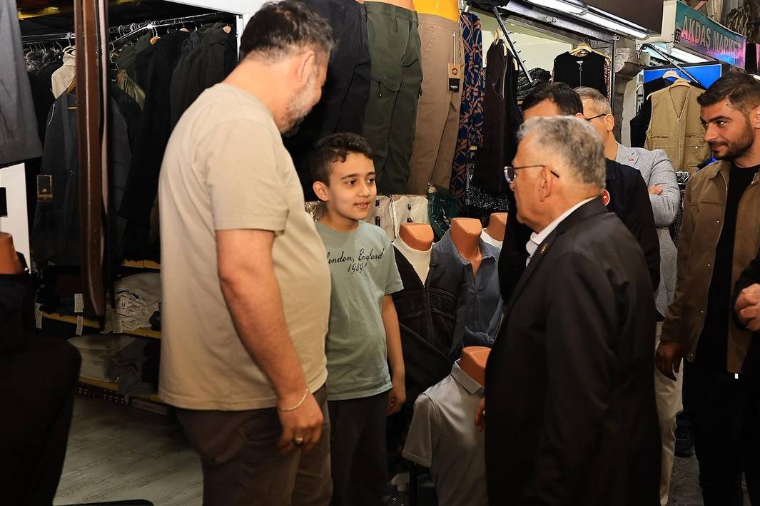 BÜYÜKKILIÇ’TAN ÇARŞI ZİYARETİ: ESNAF VE VATANDAŞLA SAMİMİ BULUŞMA