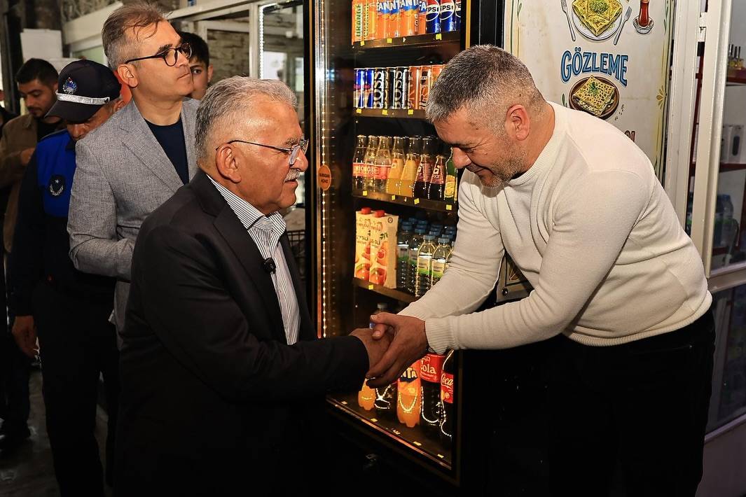 BÜYÜKKILIÇ’TAN ÇARŞI ZİYARETİ: ESNAF VE VATANDAŞLA SAMİMİ BULUŞMA