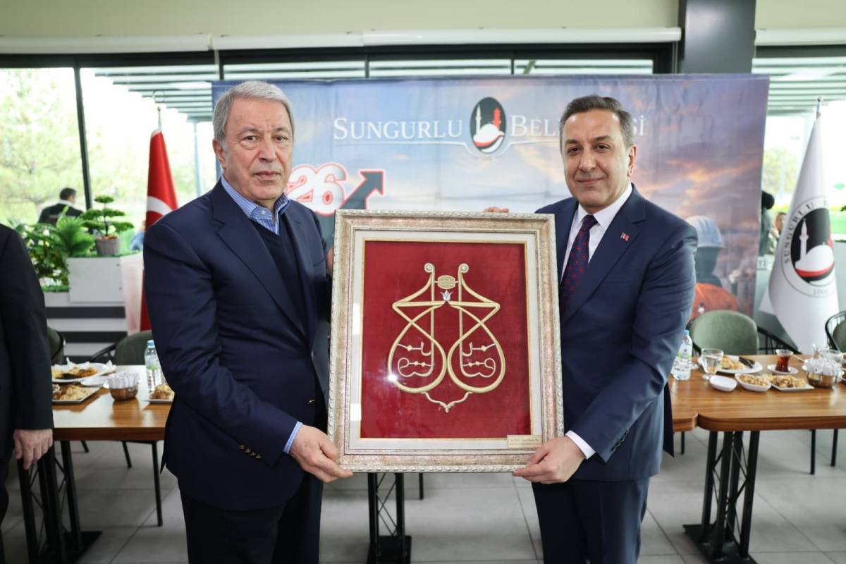 AKAR’DAN BAŞKAN DERE’YE ÖVGÜ DOLU SÖZLER
