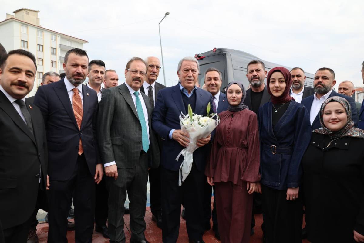 AKAR’DAN BAŞKAN DERE’YE ÖVGÜ DOLU SÖZLER