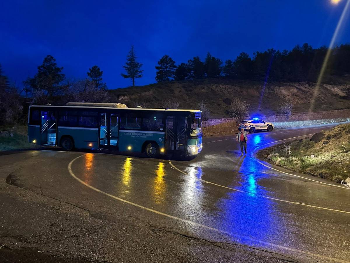 ÇALDIĞI ÖZEL HALK OTOBÜSÜYLE KAZA YAPTI