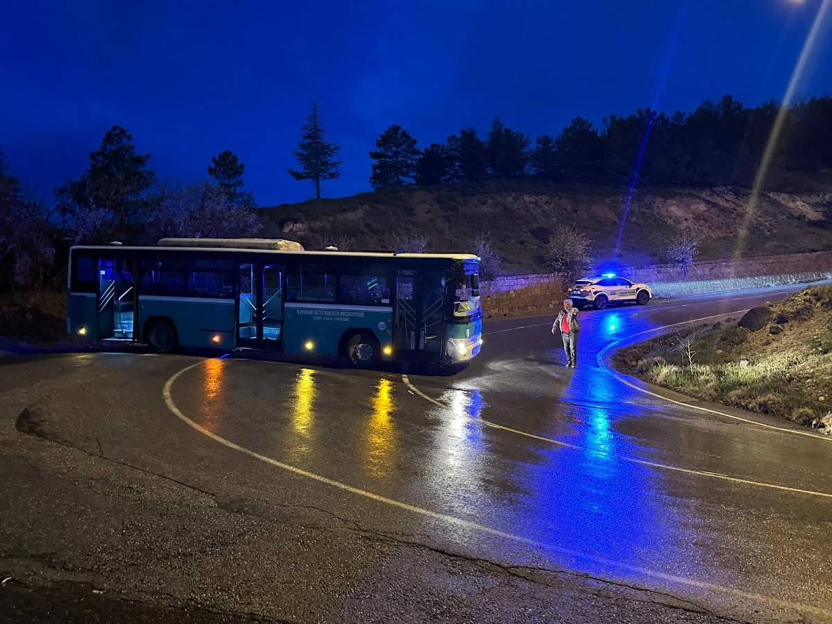 ÇALDIĞI ÖZEL HALK OTOBÜSÜYLE KAZA YAPTI